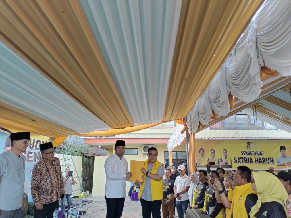 Foto: Rudy Mas’ud dengan ketua relawan satria harum