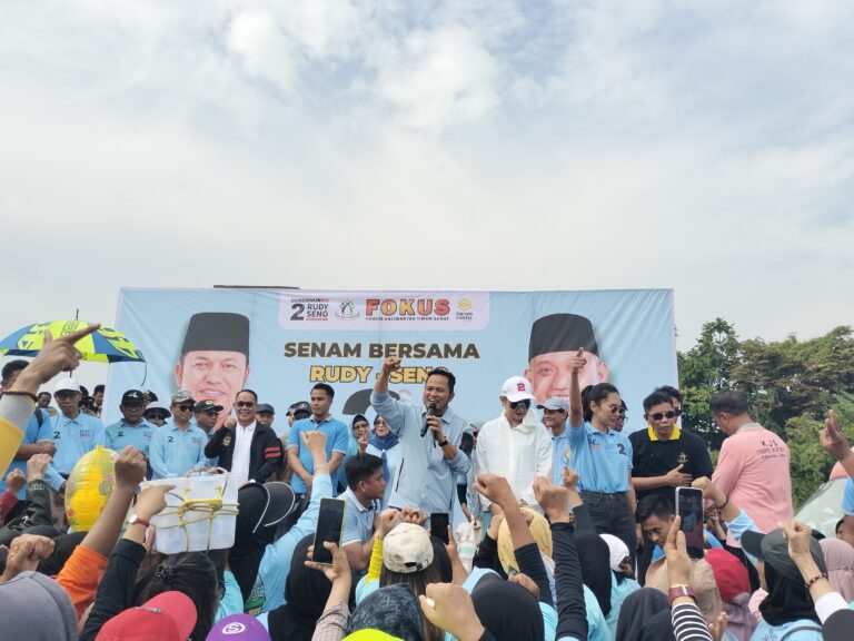 Foto: Calon Gubernur Kaltim Rudy Mas’ud bersama relawan FOKUS gelar senam sehat.