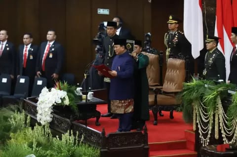 Foto: Prabowo mengucapkan sumpah sebagai Presiden Republik Indonesia.