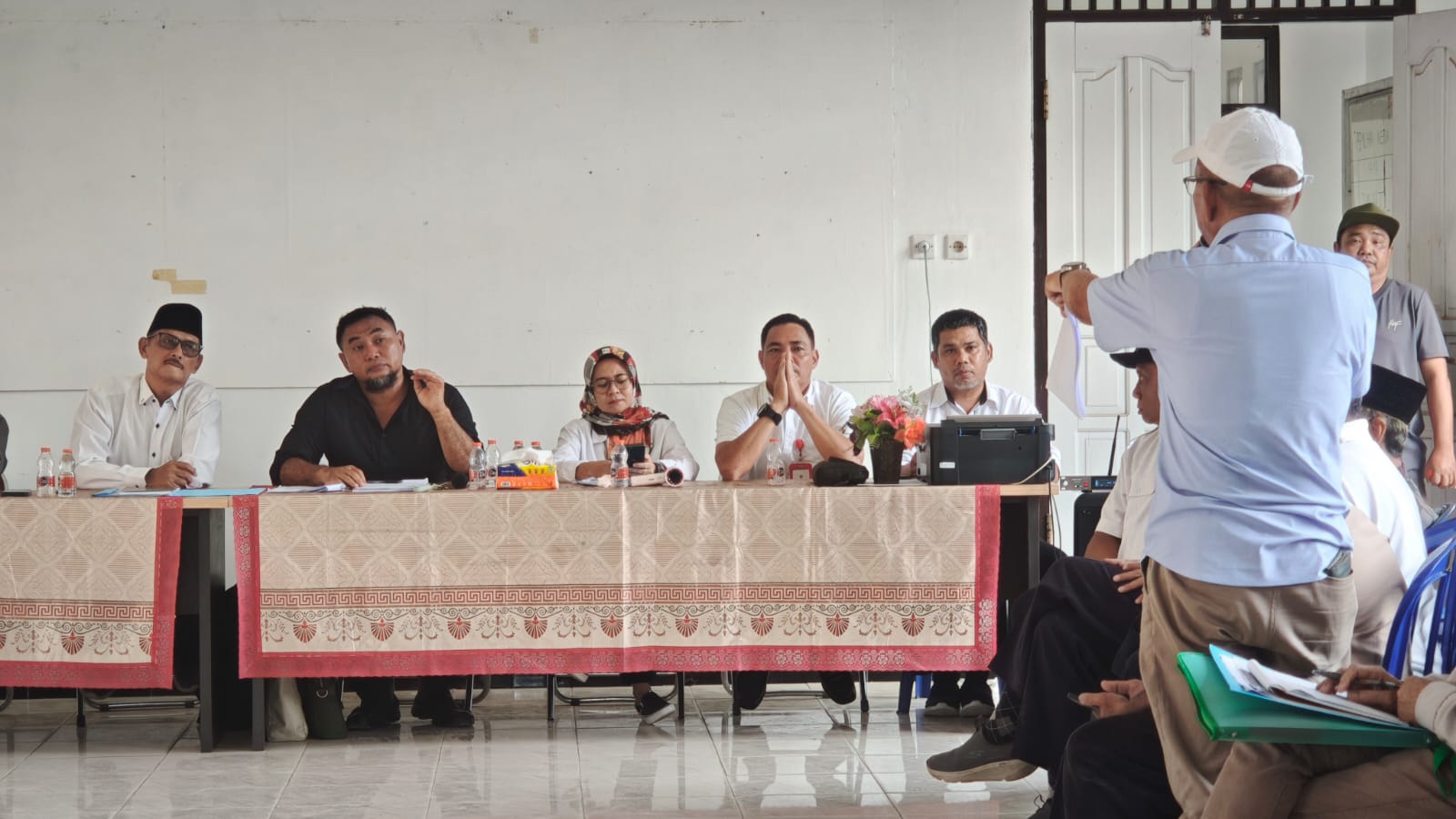 Pemerintah Kelurahan Melayu, Kecamatan Tenggarong, Kabupaten Kutai Kartanegara resmi mencabut Surat Keputusan (SK) kepengurusan Takmir Masjid Al-Qadar masa bakti 2025–2029.