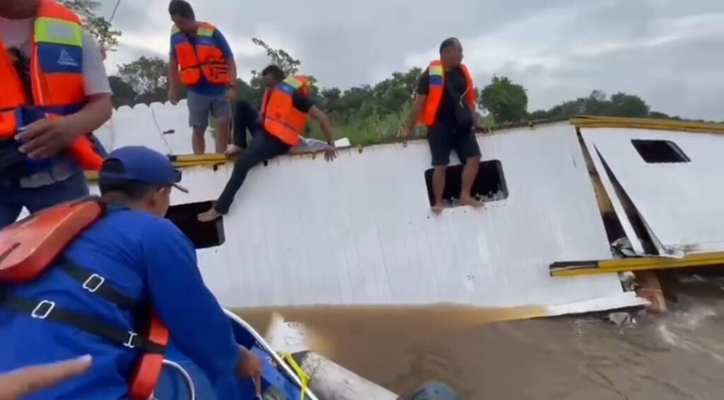 Peristiwa tenggelamnya Kapal Motor (KM) Taksi Dahliya F3 di perairan Sungai Mahakam