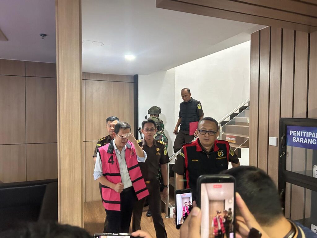 Tim Jaksa Penyidik telah menetapkan satu orang tersangka atas nama BT selaku Direktur dari PT JMB, PT ABE, dan PT KRA.