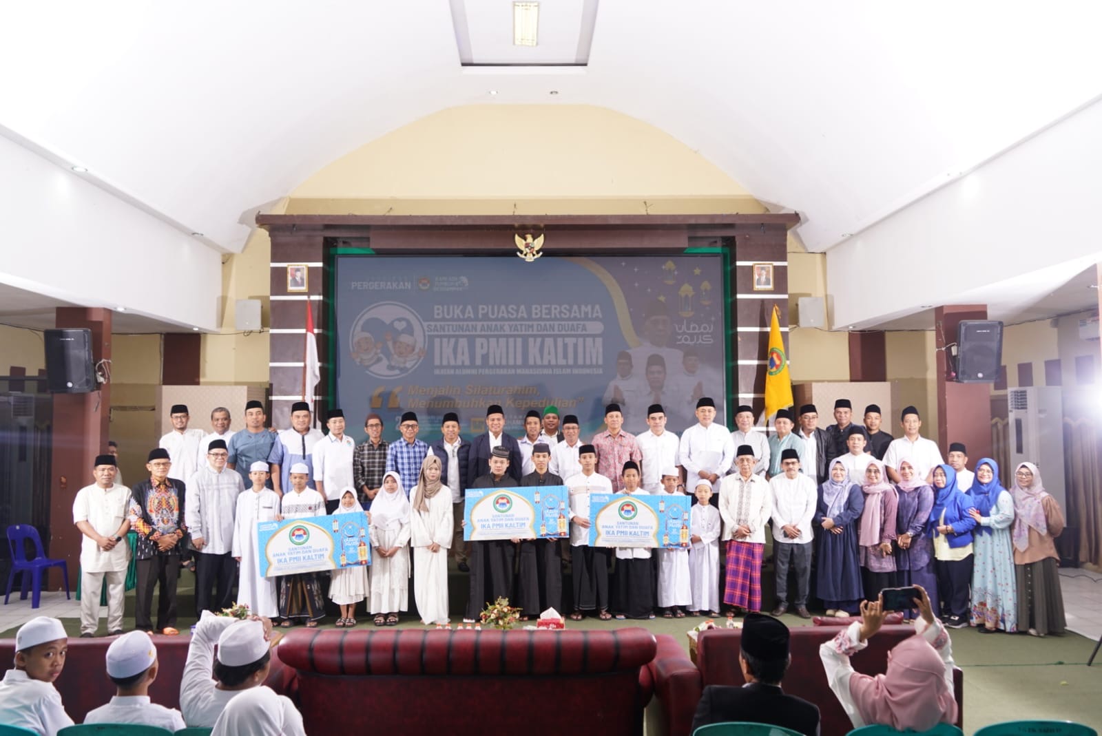 Pengurus Wilayah (PW) Ikatan Keluarga Alumni (IKA) Pergerakan Mahasiswa Islam Indonesia (PMII) Kaltim, menggelar kegiatan buka puasa bersama serta santunan anak yatim dan duafa di Aula Kampus I UINSI
