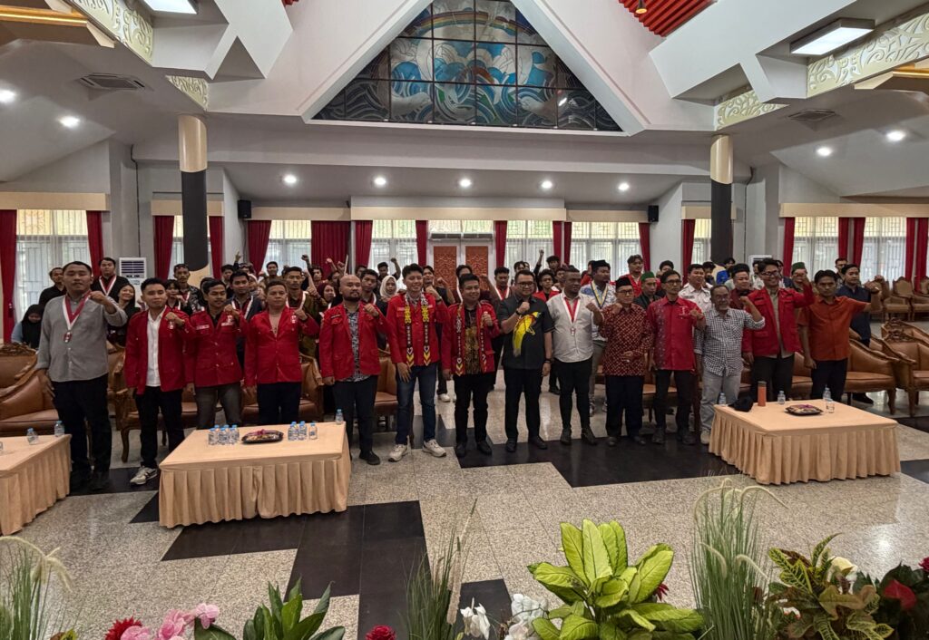 Sesi foto bersama dengan para audiens.(Foto:Rian)