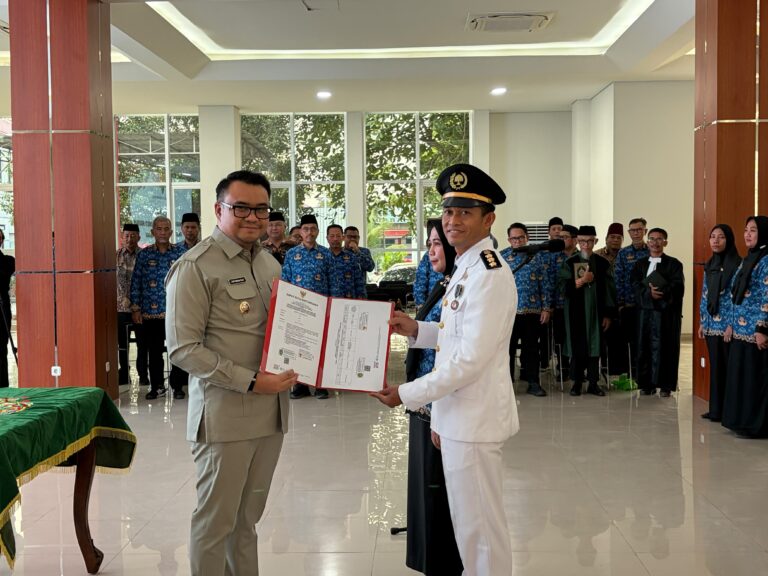 Suasana saat pelantikan sedang berlangsung.(Foto:Rian)