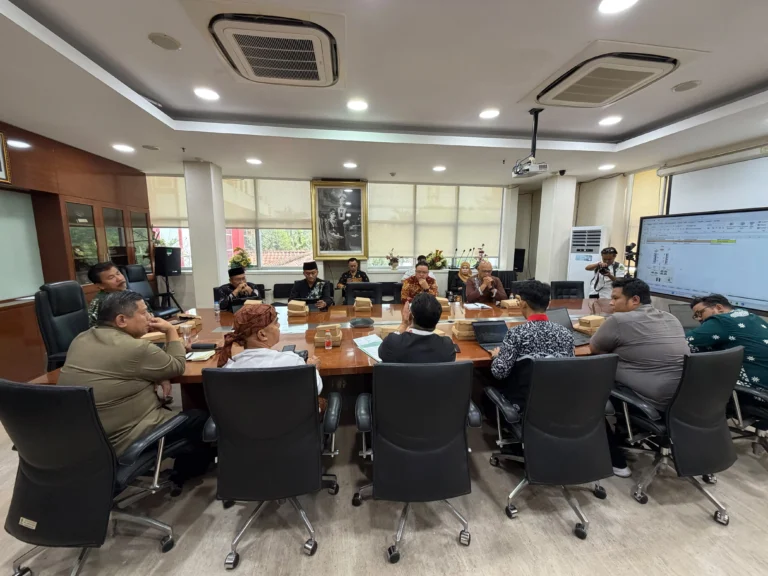 suasana saat rapat sedang berlangsung.(Foto:Rian)