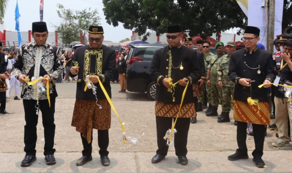 Simbolis Pemotongan Pita Oleh Bupati Kukar.(Istimewa)