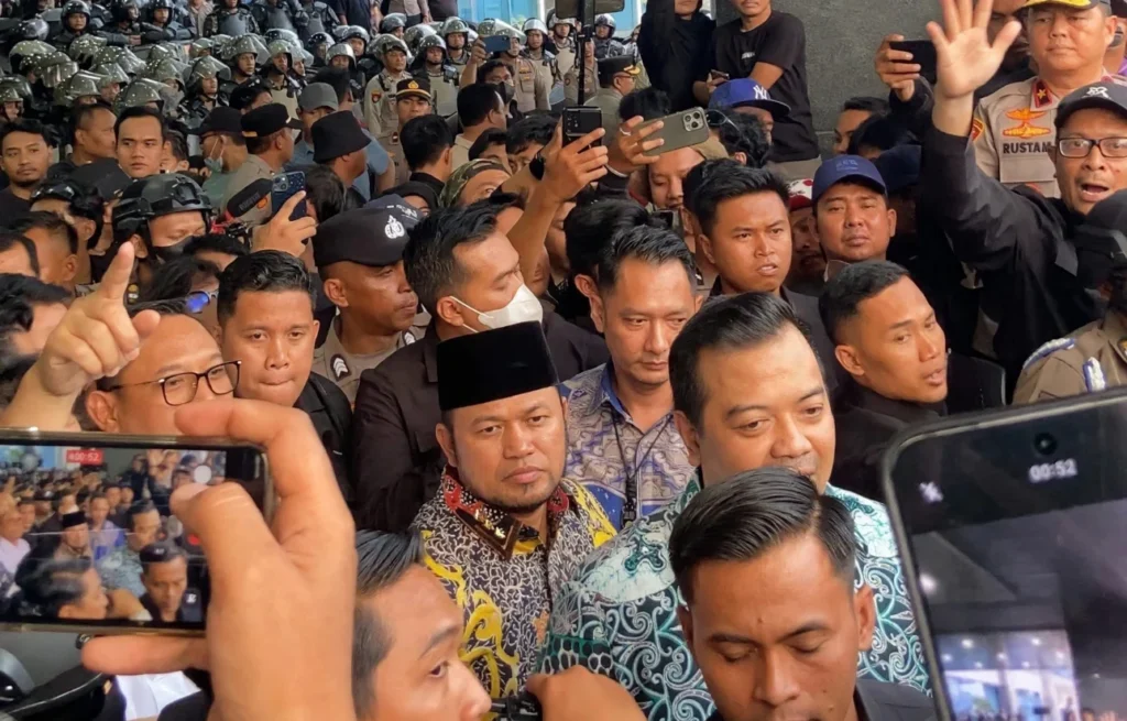 Gubernur Kaltim Tantang Massa Soal Gratispol: Mau Dihapus?