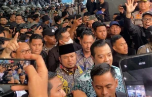 Gubernur Kaltim Tantang Massa Soal Gratispol: Mau Dihapus?
