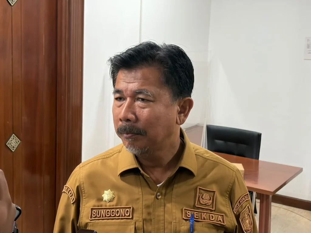 Sekda Kukar, Sunggono usai melakukan rapat.(Foto:Rian)